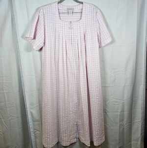 Vintage 100% Cotton Seersucker Zip Front Housedress Robe Medium Pink White